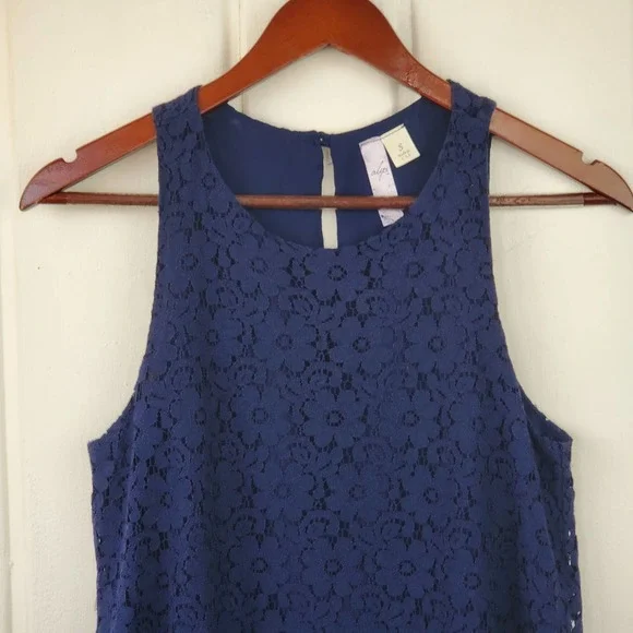 Alya  Navy Blue Floral  Lace Flowy Sleeveless Lined Top Womens Size Small - Picture 2 of 10